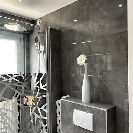 Superbe Lumineux Avec Parking Gratuit Apartamento *